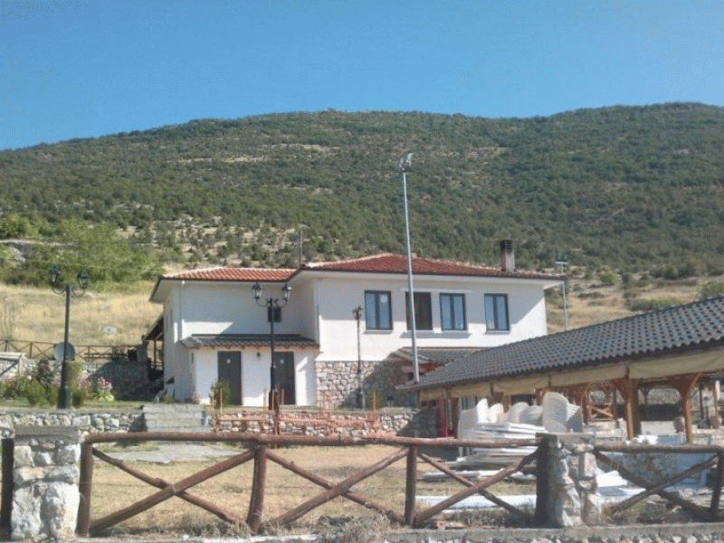 Δενδροχώρι, Καστοριά: Κατάστημα